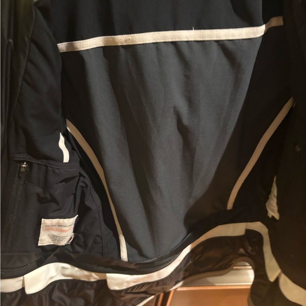 NWT stunning white ski jacket never worn very chic - Picture 4 of 15